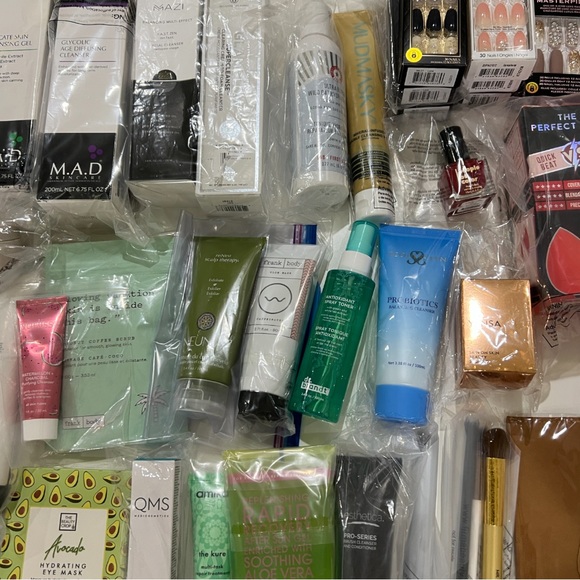 Beauty Mystery Box - Picture 6 of 10